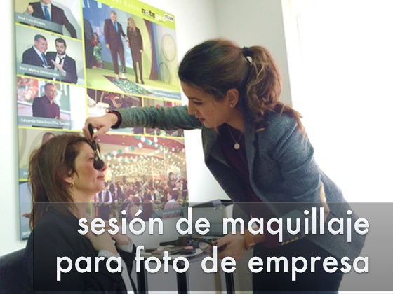 Sesión de maquillaje para foto de empresa